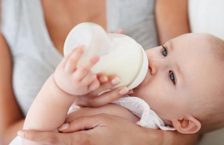 奶粉喂养的宝宝一定要喝水吗，宝宝不喝水怎么办？
