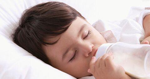 宝宝嘴巴好像地包天？你家宝宝该戒奶瓶了！