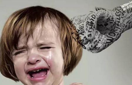 语言暴力对孩子危害极大，这些话家长千万不能对孩子说！