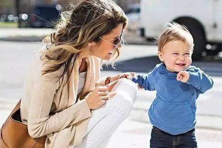 原来3岁内宝宝的腿不是越直越好，罗圈腿才正常！看专家怎么说