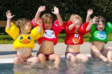 游泳圈竟然不安全？孩子的游泳装备你选对了吗？