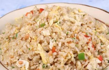 为孩子做一道美食：紫菜菠萝炒饭