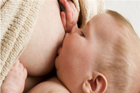 哺乳期妈妈乳房有疙瘩是怎么回事