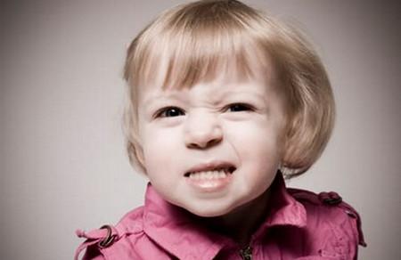 孩子磨牙家长该怎么做，要不要叫醒他？