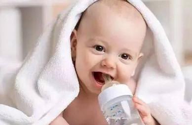 新生儿要喝水吗？99%的妈妈都搞不明白！看崔医生怎么说！