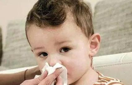 宝宝春天容易流鼻血，怎么预防和处理？试试这招！