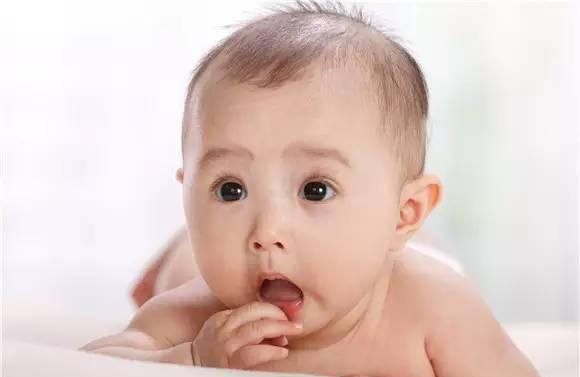 宝宝总流口水什么原因？怎么办？