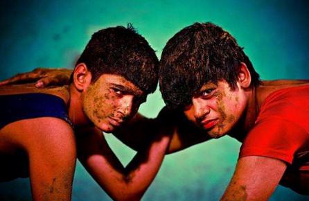 《摔跤吧，爸爸》燃爆中国：到底什么才叫满分父爱？