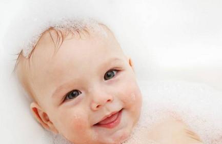 宝宝尿布的选择和洗涤技巧