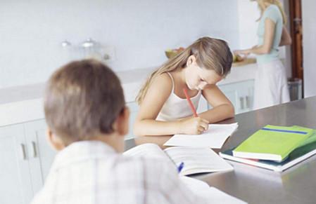 孩子的作业，不是缓解父母焦虑的工具