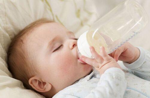 怎么判断奶粉适不适合宝宝