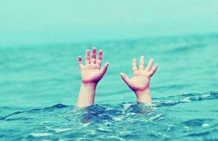 幼儿游泳圈险成夺命圈，溺水惊魂72秒！揪心！