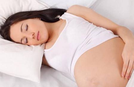 掌握孕期正确睡姿，60秒安稳入睡