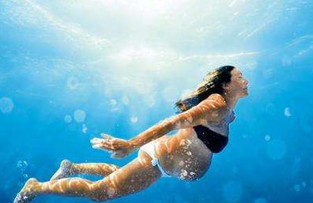 夏天到了，准妈妈可以游泳吗？