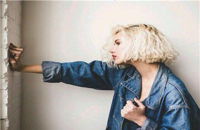 韩式短发半扎式丸子头 减龄半头丸子更适合这个季节