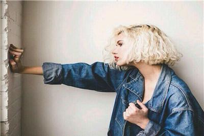 韩式短发半扎式丸子头 减龄半头丸子更适合这个季节