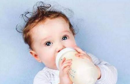 宝宝夏天可以喝凉奶，冷奶粉吗？婴儿喝奶粉的3大注意事项