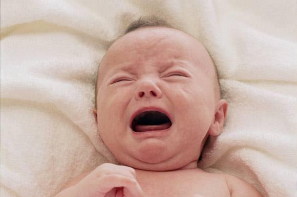 婴儿被吓到了有哪些表现 宝宝被吓到怎么办？