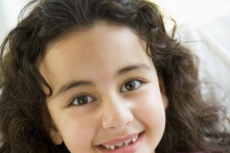 脸大适合什么眉型 大脸MM化对了眉毛，秒变小脸