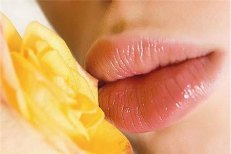 嘴巴厚适合什么口红 教你美丽小知识