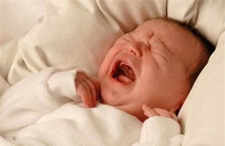 宝宝肚子胀气的症状 这些症状告诉你宝宝不舒服了