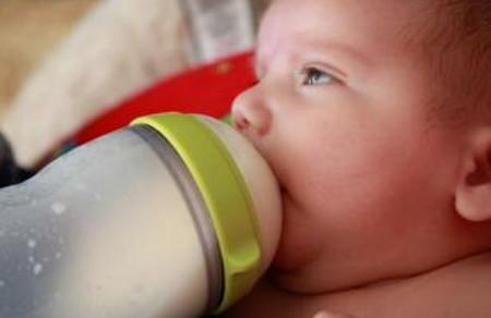 震惊！新生儿肠坏死竟是因冲奶粉习惯不对导致