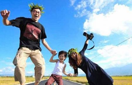 父母对孩子最好的爱，就是周末带她出游