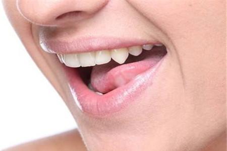 刷牙出血是恶癌先兆吗 让人尴尬的真相你晓得吗