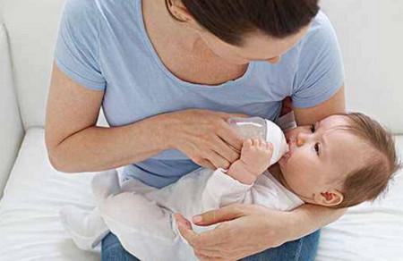婴儿吃奶量标准 新生儿胃容量及宝宝奶量