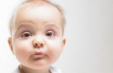 孩子睡扁了头，患上了扁头综合征，如何矫正成圆头？