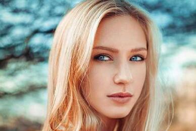 滚轮练腹肌的正确姿势 别伤着自己