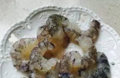 宝宝喜欢的虾仁球，健康又美味！适合1岁以上的宝宝