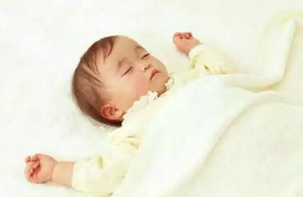 关于宝宝的各种睡姿！
