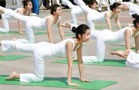 来月经可以练瑜伽吗 喜欢做瑜伽的女生一定要知道