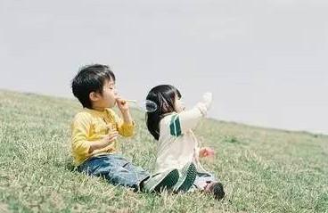 陪伴但不打扰，是对孩子最好的保护！