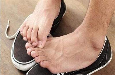 脚心出汗是怎么回事