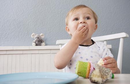 宝宝吃东西被噎，喂水？错！“黄金4分钟”你得这么做！