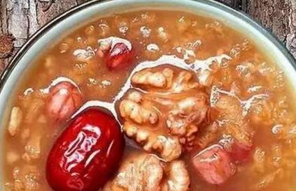 要想胎儿头脑好，孕期要吃这“三宝”