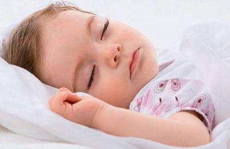 孩子睡觉为啥老爱蹬被子呢？教你对症下药！