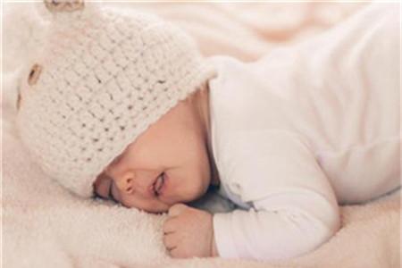 奶藓和湿疹的区别 宝宝奶藓怎么办