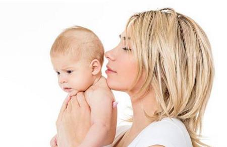 孩子不能总抱着？研究表明经常抱着的宝宝长大后情商更高！