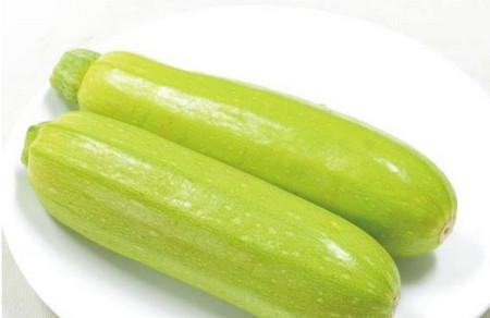 西葫芦泥米糊：适合6个月以上的宝宝