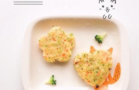 鳕鱼蔬菜饼：适合10个月以上有一定咀嚼能力的宝宝