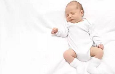 床太软影响宝宝脊柱发育？宝宝床该怎么选？