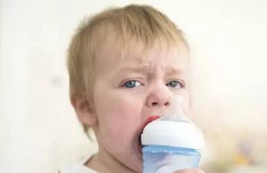 孩子多大要戒掉奶瓶？超过这个月龄就太迟了！
