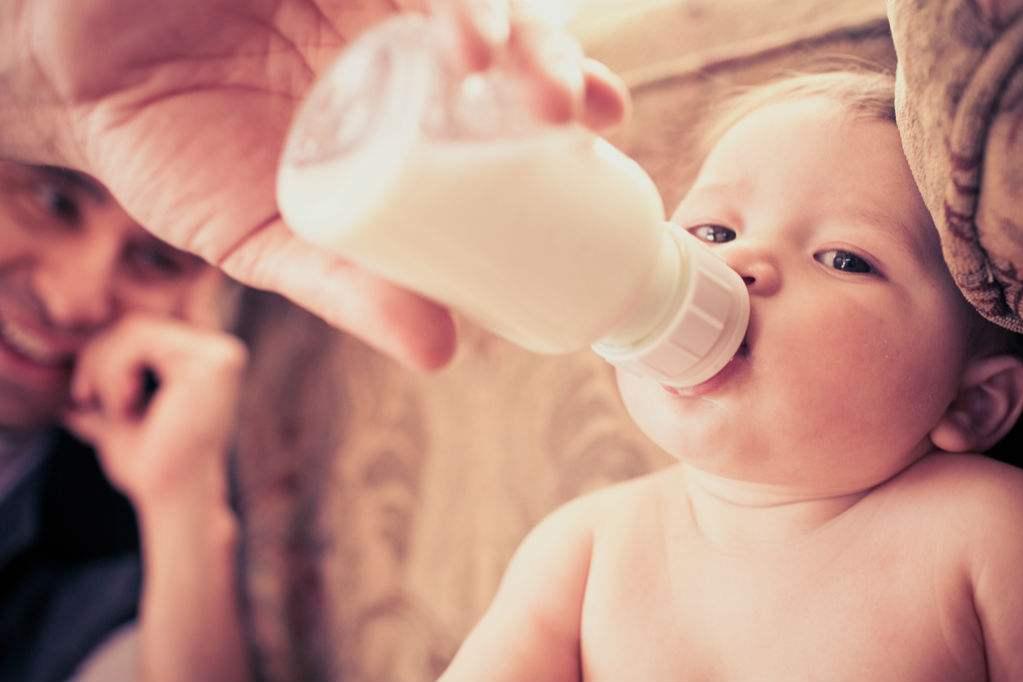 奶粉快过期了还能喝吗 如何判断宝宝奶粉是否变质能不能喝