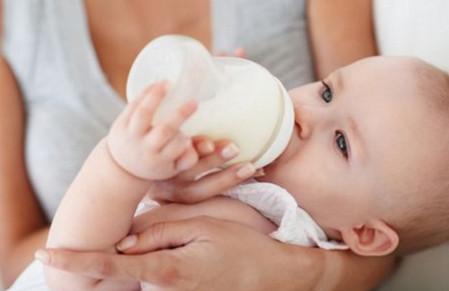 宝宝断奶后不愿喝奶粉？可能是方法没用对！