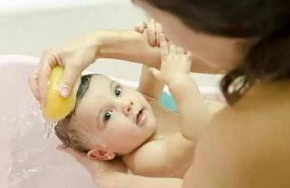 宝宝只爱洗澡、不爱洗头，终于有新招数了~