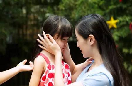 孩子在幼儿园被老师“冷落”？家长最应该这样做……