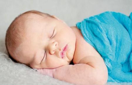宝宝睡眠问题困扰着妈妈们，该怎么办